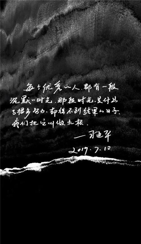 14岁王诗龄在英国公寓露面,李湘送的项链抢镜,两朵小花近值7万